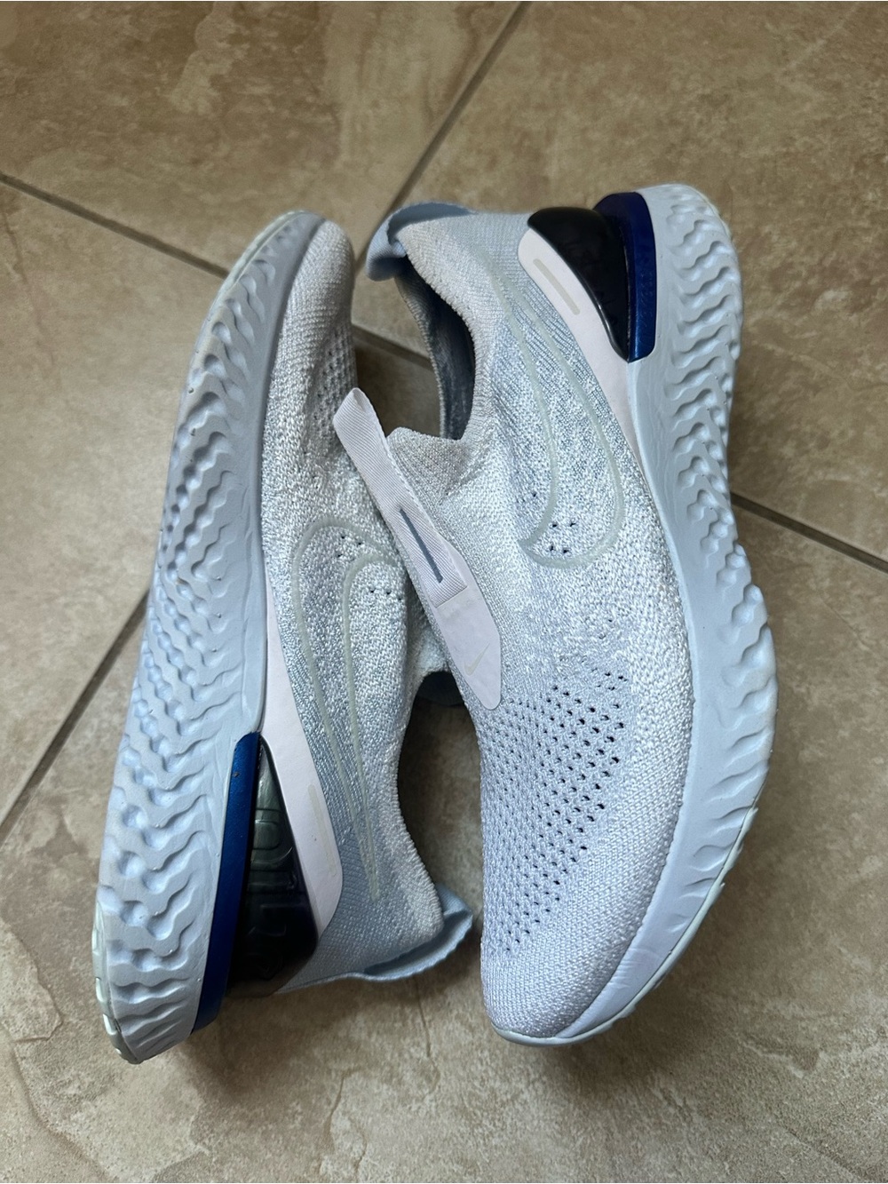 Nike Slip-On epic React Knit Sneakers in Light Gray with Blue Accent - Picture 2 of 5
